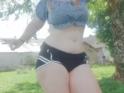[mini vidéo) Danse du ventre par une bbw sur une musique pagan