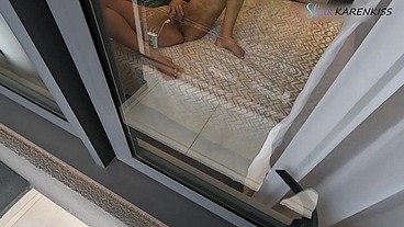 VIZINHO FICOU ME OLHANDO PELA JANELA E CHAMEI ELE PARA ENTRAR - KARENKISS
