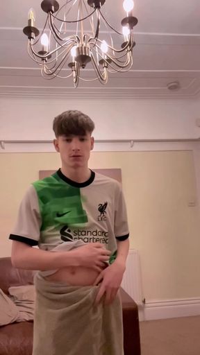 Amateur twink takes a ride on that big dick in an exclusive OnlyFans clip.