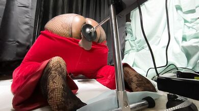 Santa’s Big Bubble Butt Gets Plowed by Sex Machine Until Christmas Present Oozes Out His Ass Hole