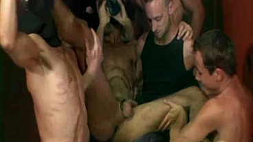 gang bang orgia in sauna