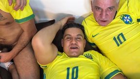 yuri gaucho - gangbang com jogadores dotados fodendo no vestiario da copa - surucopa