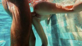 Please never cum in a swimming pool - 4K
