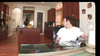 Trent Tesoro mit großem Schwanz fickt die großbusige Latina Laurie Vargas mit großem Hintern.