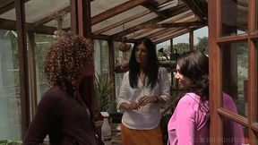 Chocolate beauty Missy Stone feeds curious teen'_s lesbian obsession