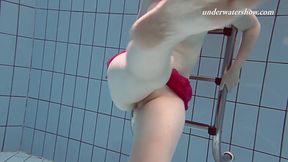 Submerged teen Lenka strips in the pool
