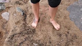 My Sexy Feet On The Beach HD WMV