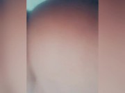 Pendeja caliente mojandose