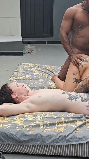 Cheguei Em Casa E Encontrei Minha Esposa E Amiga Dela so Di Calsinha Tomando Sol E Fiquei Pelado Pra Elas