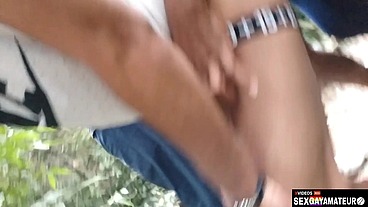 O GAROTO LIBEROU A BUNDA PARA TODOS OS HOMENS ATIVOS DA FLORESTA