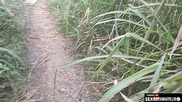 O GAROTO LIBEROU A BUNDA PARA TODOS OS HOMENS ATIVOS DA FLORESTA