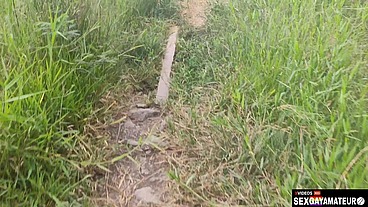 O GAROTO LIBEROU A BUNDA PARA TODOS OS HOMENS ATIVOS DA FLORESTA