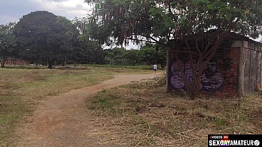 O GAROTO LIBEROU A BUNDA PARA TODOS OS HOMENS ATIVOS DA FLORESTA