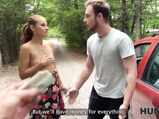 HUNT4K. Lucianna Lucci likes to show her snatch in her boyfriend’s car