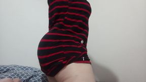 Cute ass seduces you on camera