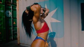 Wonder Woman SuperHeroine Cosplay Slo Motion Teasing & Flexing