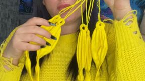 girl hot poping yellow punchballoons