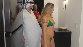 sheik arabe veio para o brasil em epoca de copa do mundo* ele e seu guia turistico levaram torcedoras brasileiras que estavam no hotel para o quarto e foderam ate o cuzinho das safadas