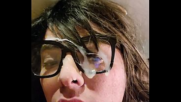 Comi&eacute_ndome el facial de semen lechita rica en la cara