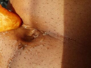 Stomach button tries an Orange - Orange Screw ASMR