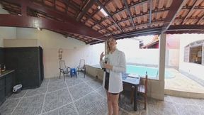 Reporter strips naked after being caught breaking into a house.