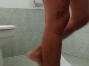 Being a good slave washing clothes on the floor and then masturbate with high water pressure