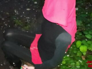 Hawt parodia Sabrina Spellman, risolve il cubo di Rubik mentre fa un pompino nel bosco! Jenny Pink