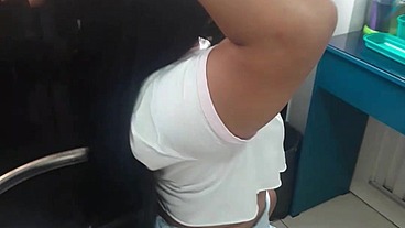 se la chupo en la peluqueria y se corre en mi boca que rica leche