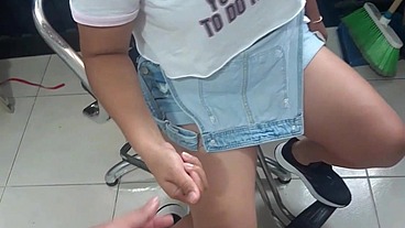 se la chupo en la peluqueria y se corre en mi boca que rica leche