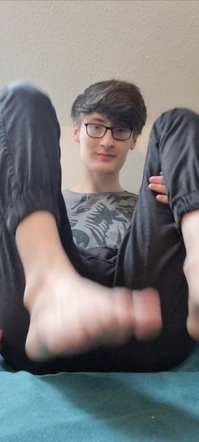 Homemade twink teen shows off his ass