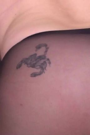 Voluptuous ass posing in pantyhose