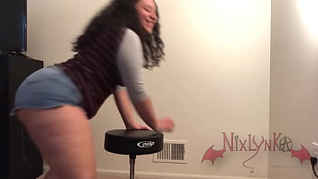 nixlynka ass shaking