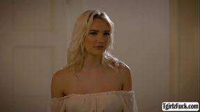 Ts Lianna Lawson trade oral sex with skinny babe Kenna James