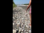 chica se encontraba perdida en la playa y tierno campesino la ayuda y a cambio le da una buena mamad