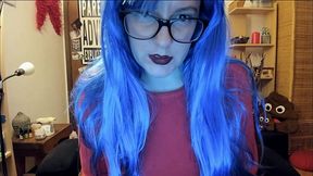 Girl playing online puts big black cocks in her ass