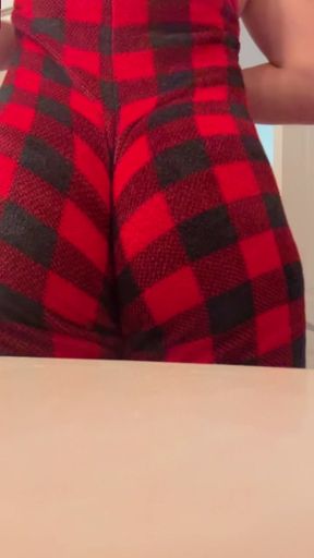 NOOOOO WAYYY A GUY CAN HAVE THAT ASS !!!!! Rate it