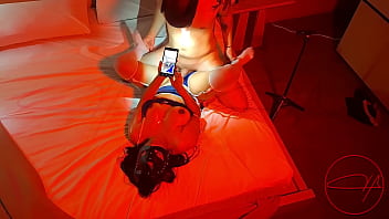 Famosa influencer debuta a un dotado sin condon y cubierta de aceite hasta que eyaculan adentro de ella, donde van