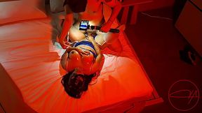 Famosa influencer debuta a un dotado sin condon y cubierta de aceite hasta que eyaculan adentro de ella, donde van