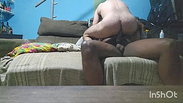 Meu vizinho me fuder enquanto sua esposa estava no trabalho.