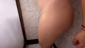 jasmine and cassandra get sick and fight for the bathroom