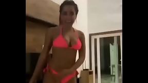 Anitta s&oacute_ de calcinha muito gostosa