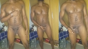 Flaunting my handsome face and body while enlarging and stretching my front tail and third leg