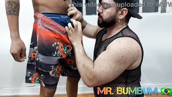 Delivery Guy Adds Extra Syrup for Bear to Lick