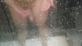 douche popshot on glass