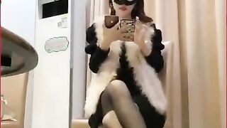 妻子和单男出轨后竟当面羞辱丈夫要求他跪下舔高跟鞋