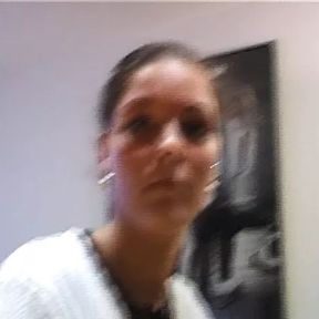 Anne 22 Jahre Brunette fragt sich warum das Casting im Schlafzimmer stattfindet