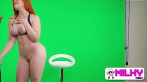 Si quieres el papel, chupa mi polla  Pelirroja busca trabajo en TV