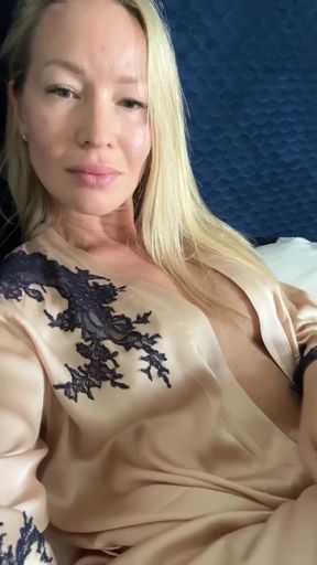 A typical morning of a sexy milf