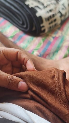 Ladka apna hila rha hai