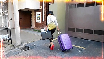 PUTA ARGENTINA , LLEGA AL BULIN Y SE ENCUENTRA CON SU JEFE QUE LE ENSEÑA A RESPETAR